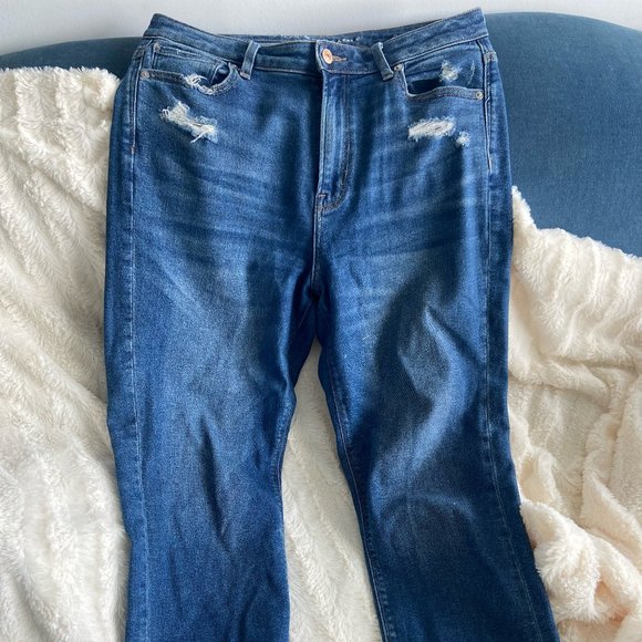American Eagle Boyfriend Jeans - Picture 1 of 3